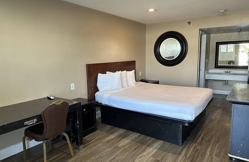 Southwest Anaheim Hotel | The Dixie Orange County