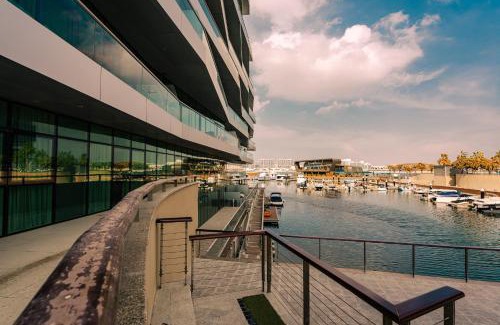 Al Bandar Apartment | The Dockside Retreat Stunning 2br In Al Bandar