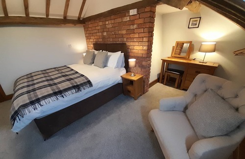 Newtown Hotel | The Dolfor Inn