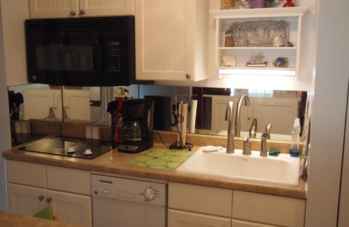 Jekyll Island Apartment | 'The Dollyanna' Luxury One-Bedroom Mini-Suite