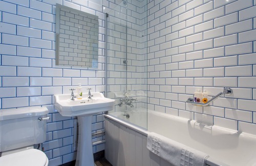 Newbury Hotel | The Dolphin