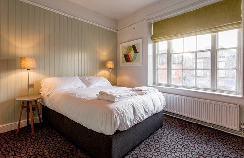 Newbury Hotel | The Dolphin