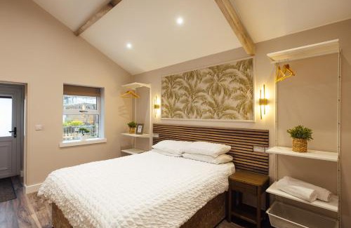 Pembroke Dock Hotel | The Dolphin Hotel & Restaurant