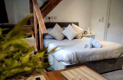 Hursley House | The Dolphin Inn