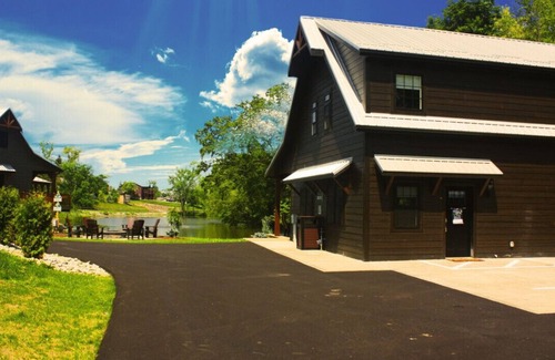 Millersburg Cabin | The Dragonfly at Water's Edge Cabins