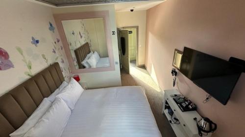 Nine Elms Hotel | The Duchess Belle Hotel