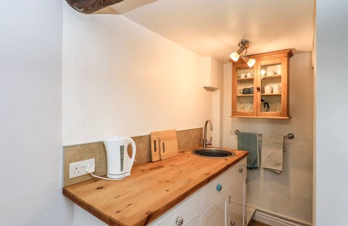 Wing Cottage | THE DUCK HOUSE, pet friendly, with open fire in Brampton, Cumbria