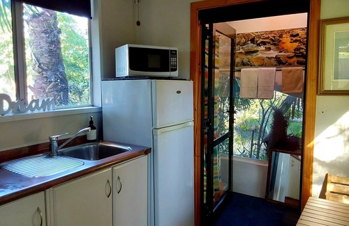 Whakamarama Cabin | The Ducks Nest Cabin . Beachside unique farm stay. Privacy. White sandy beach.