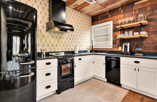 Waco Cottage | The Duet 1 BR- Just Steps from Baylor University and Minutes from The Silos