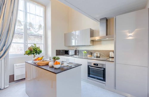 Lucca Historical Center Apartment | The Duke s Room in Lucca