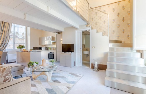 Lucca Historical Center Apartment | The Duke s Room in Lucca