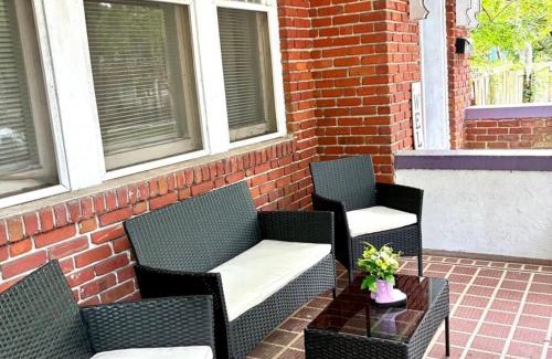 Urban Core House | The Duval Den Getaway 2BR near Stadium!