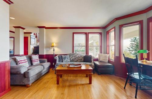 Indianola House | The Eagle House
