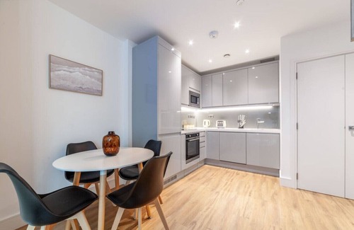 Hanger Hill Apartment | The Ealing Luxury Flat