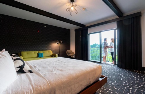 Charlevoix Hotel | The Earl in Charlevoix