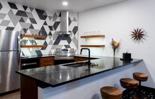 Charlevoix Hotel | The Earl in Charlevoix