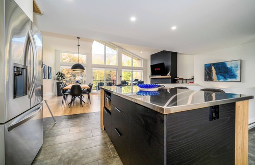 Beaupre Ski Chalet | The Echo | 4-season Spa&BBQ | Ski Mont St-Anne | Fireplace | Alpine Condo | Golf