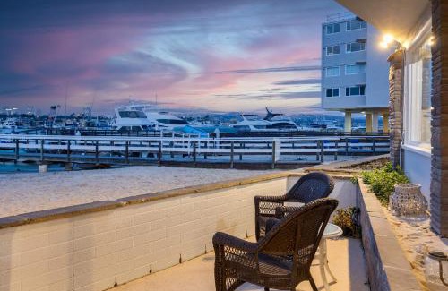 Balboa Peninsula House | The Edgewater Condos by AvantStay Waterfront Views and Short Walk to Beach