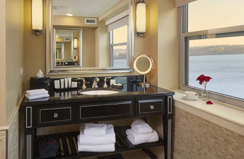 Madison Hotel | The Edgewater