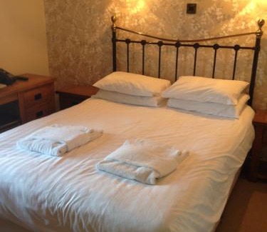 Newtown Hotel | The Elephant & Castle Hotel