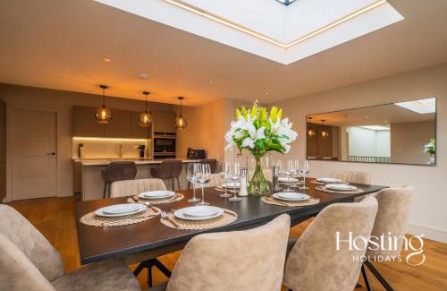 Henley House | The Elizabeth Suite - 3 Bedroom With Parking