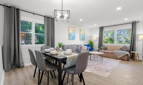 Jefferson Manor House | The Emerald Grand Old Town Views