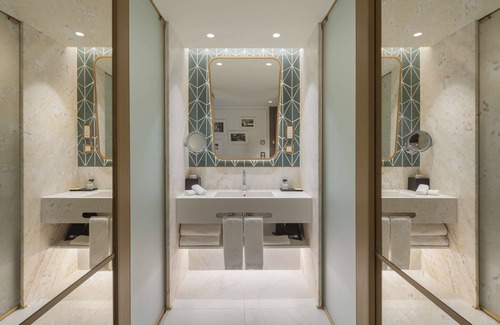 Santos Hotel | The Emerald House Lisbon, Curio Collection By Hilton
