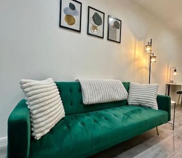 Leicester City Centre Apartment | The Emerald Suite - 1BR - City Centre