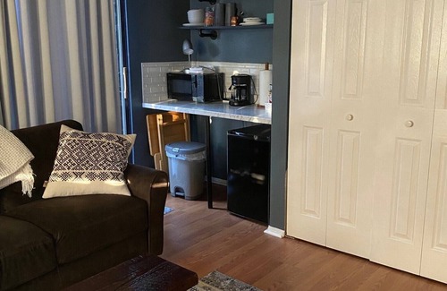 Sarasota Apartment | The Empty Nest is Sweet Private Suite, 15 minutes to everything.