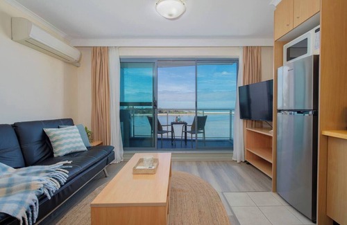 The Entrance Apartment | The Entrance Vista Waterfront Resort style Stay