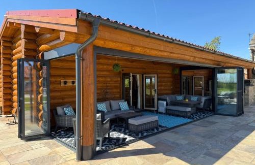 Crook House | The Estate, Luxury Spacious Family Stay with 3 Hot Tubs, Scenic Views Sleeps 16 near Durham & Bishop Auckland