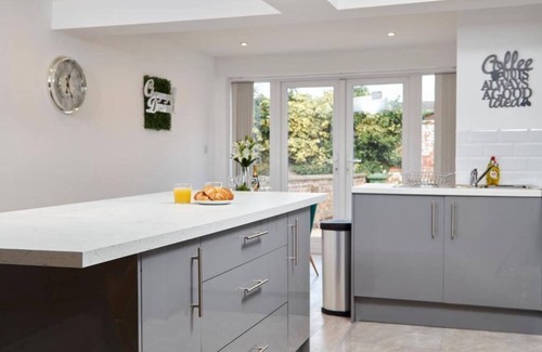 Rugby House | The Exquisite Central Rugby Gem