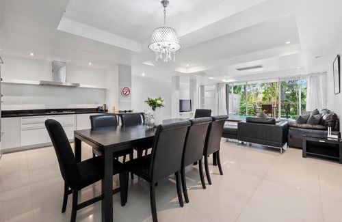 Kathu Villa | The Fairways Villas - 4 bedroom for 10 guests - 7kms to Patong beach