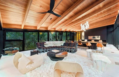 Austin House | The Falling Leaves Retreat - A Tranquil Wilderness Estate
