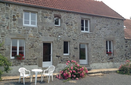 Le Vast Cottage | the family perched house (not terraced)