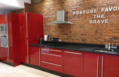 Liverpool City Centre Apartment | The Famous Floor Sleeps 26 and Group Acc Sleeps30