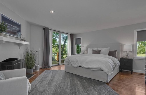 Powhatan House | The Farm's Lakeside Pool Estate