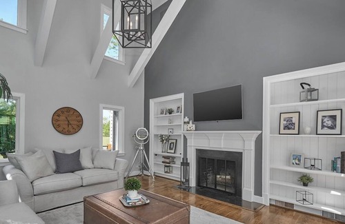 Powhatan House | The Farm's Lakeside Pool Estate