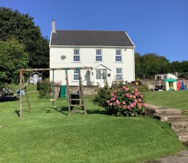 Cwm-twrch Isaf House | The Farmhouse