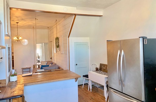 Carrollton Apartment | The Farmhouse Loft "Greene County's Guesthouse"