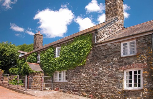 Mary Tavy Cottage | THE FARMHOUSE, pet friendly, character holiday cottage in Lydford