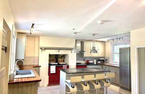 Hellingly House | The Farmhouse - Sleeps 12 With Private Grounds