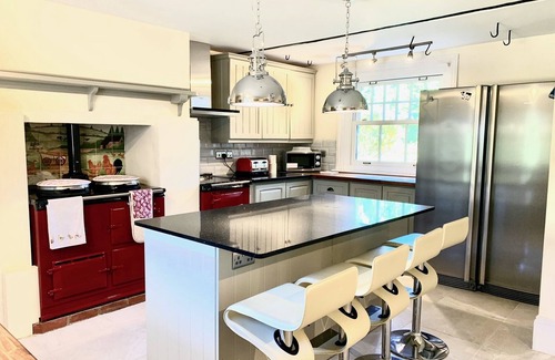 Hailsham House | The Farmhouse - Sleeps 12 with Private Grounds