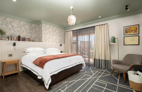 Potchefstroom Hotel | The Feather Hill Boutique Hotel