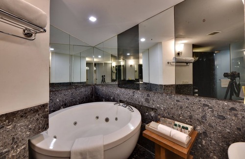 Ahmedabad Hotel | The Fern Residency, Subhash Bridge, Ahmedabad