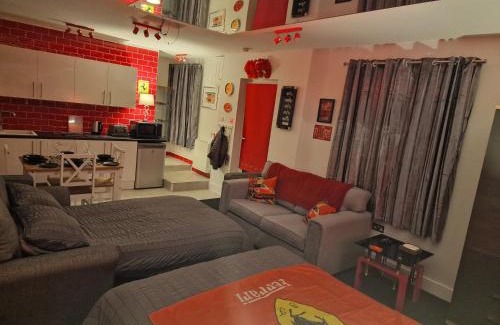 Market Drayton Apartment | The Ferrari Apt at The Joiners Arms