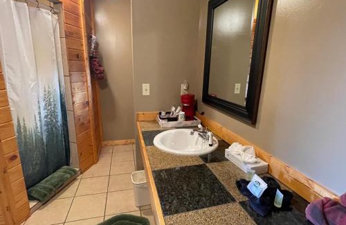 Ashton Hotel | The Fishing Bear Lodge