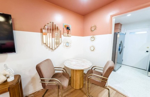 Columbia Apartment | The Flamingo Suite | 1 King | Newly Renovated!