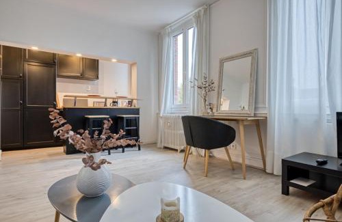 Quartier Pasteur Apartment | The Flaubert flat and car park in the town centre