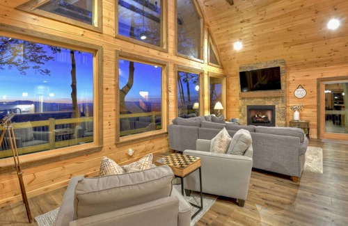 Blue Ridge Cabin | "The Flight Deck" Most AMAZING VIEWS in all of Blue Ridge. 4 bedrooms ALL KING BEDS!